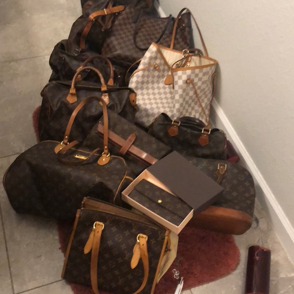 I’m selling a few of my LV collection.. - Picture 1 of 8